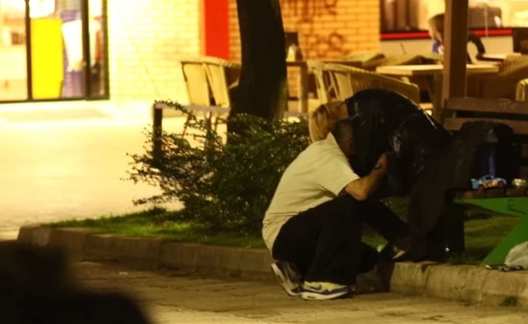 VIDEO Sirove strasti u centru Sarajeva: Ljubavni par nije se mogao suzdržati
