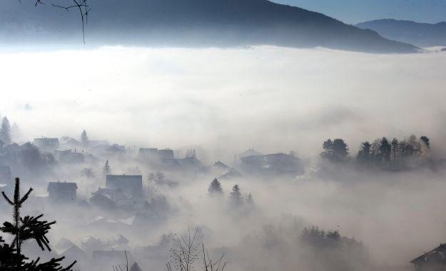 Zbog zagađenja zraka u Sarajevu obustavljena nastava u svim osnovnim i srednjim školama