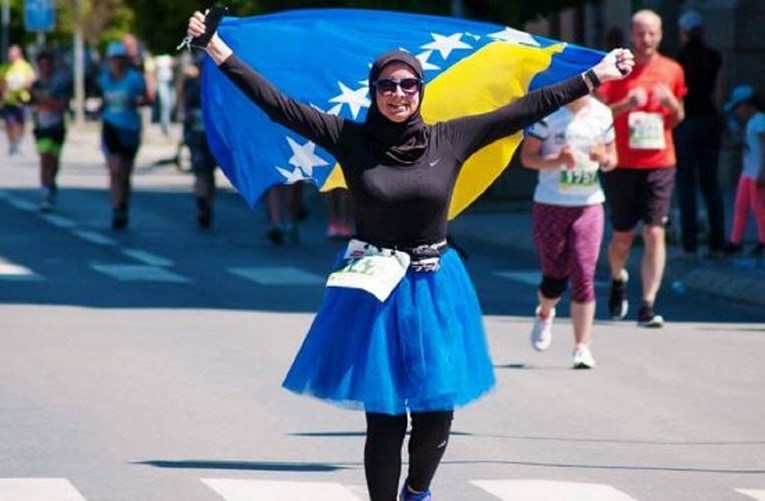 FOTO Lijepa Sarajka prva u Europi istrčala maraton s hidžabom