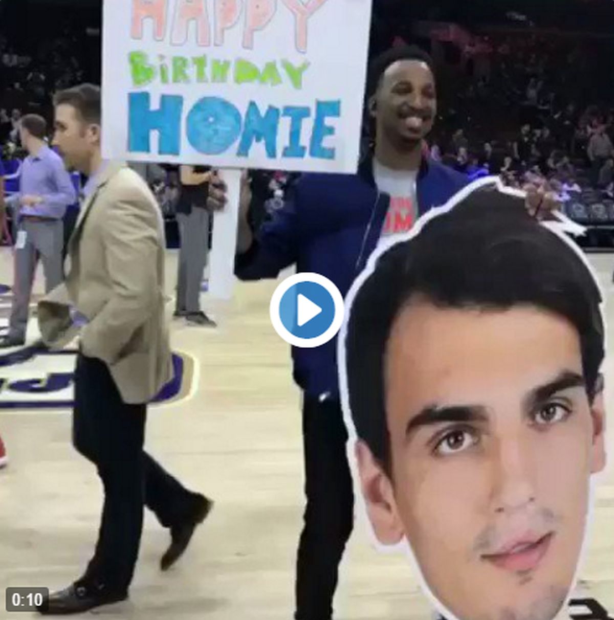 ŠARIĆEV NBA ROĐENDAN Pjevala mu je cijela dvorana, u gradu vlada totalna Šiši manija!