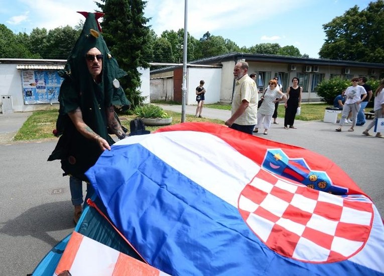 FOTO, VIDEO U Savskoj niknuo novi prosvjedni šator