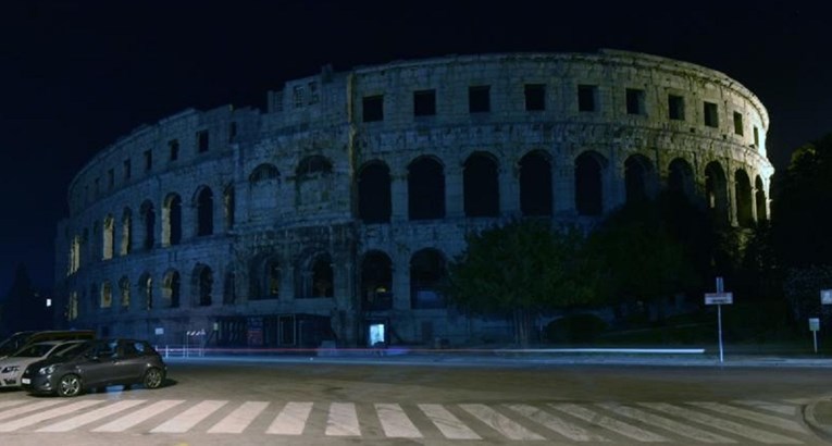 VIDEO, FOTO Gasila se svjetla širom Hrvatske i svijeta, pogledajte kako je to izgledalo