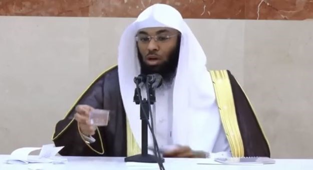 Saudijski klerik uvjeren: Zemlja se ne okreće oko Sunca, ona stoji u svemiru