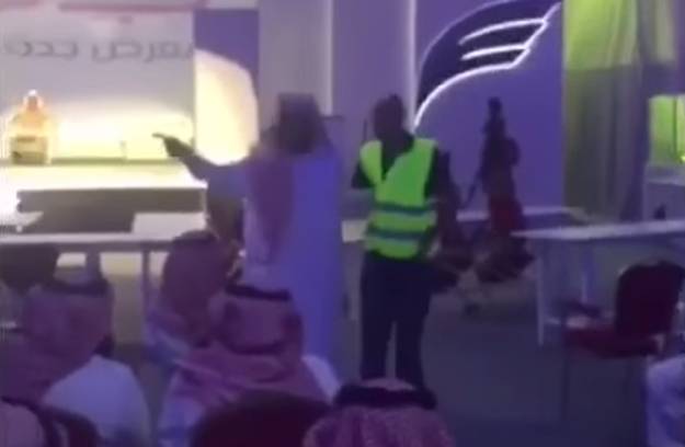 Znak promjena: Dvojica Saudijaca izbačena iz dvorane nakon prosvjeda protiv pjesnikinje