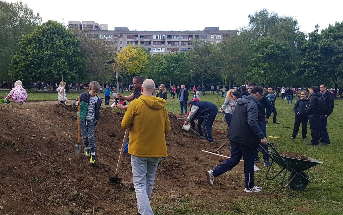 Savica uzvraća Bandiću: Zatrpali rupe koje su napravili bageri i posadili cvijeće