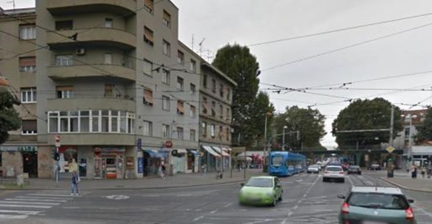 Automobilom naletio na semafor na križanju Savske i Vodnikove, tramvaji vozili preusmjereno