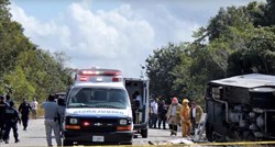 U prevrtanju turističkog autobusa u Meksiku najmanje 12 mrtvih, među njima i jedno dijete