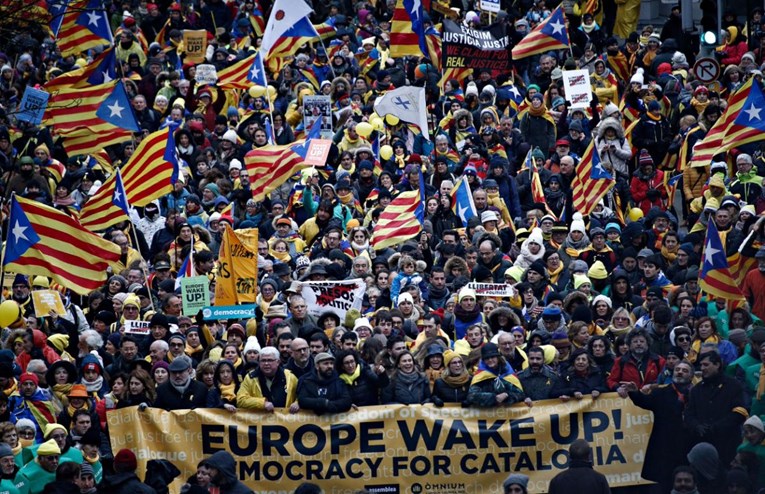 Deseci tisuća Katalonaca marširali Bruxellesom: "Europo, probudi se"