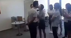 VIDEO Šef perverznjak tjera radnice da ga svako jutro poljube u usta
