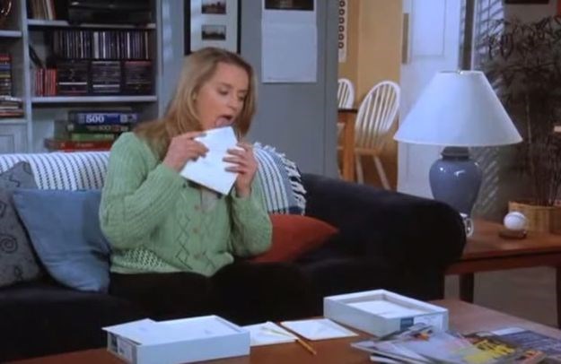 Napokon otkriveno zašto je Susan iz "Seinfelda" morala umrijeti nakon lizanja omotnica