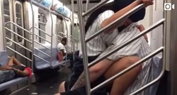 VIDEO Nakon poraza omiljenog kluba poseksali se na suho u vlaku