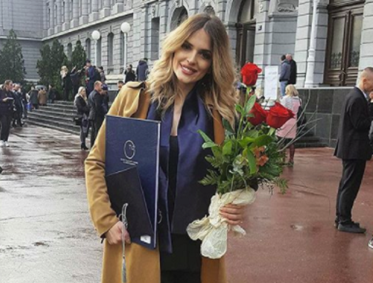 FOTO Seksi pjevačica Colonije diplomirala elektrotehniku