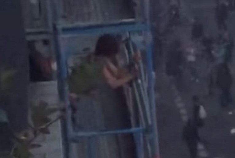 VIDEO Poseksali se na balkonu tijekom nereda u Hamburgu (18+)