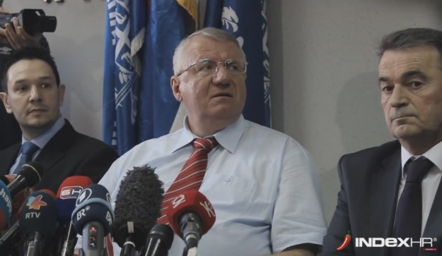 VIDEO Index jedini hrvatski medij koji se usudio uputiti pitanje Šešelju u sjedištu SRS-a