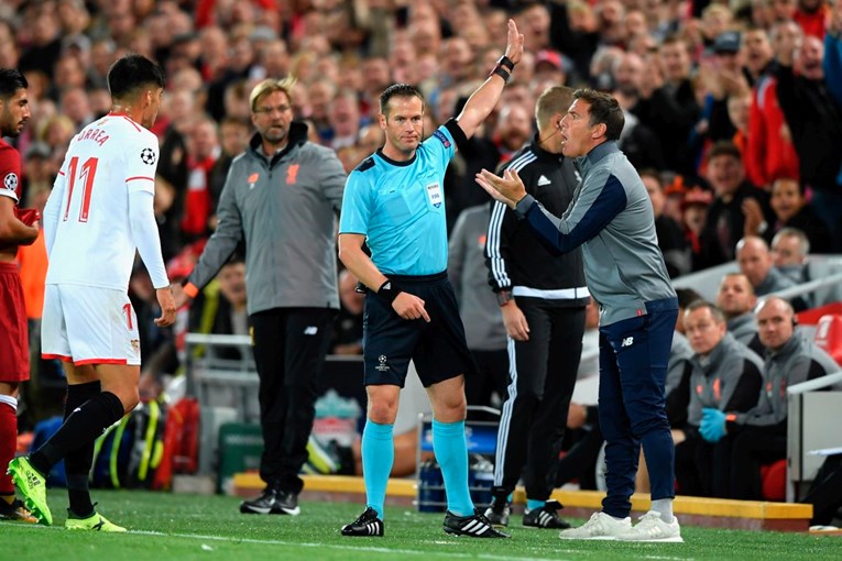 Trener Seville namjerno prekinuo utakmicu: Ubacio loptu u teren da zaustavi Liverpool