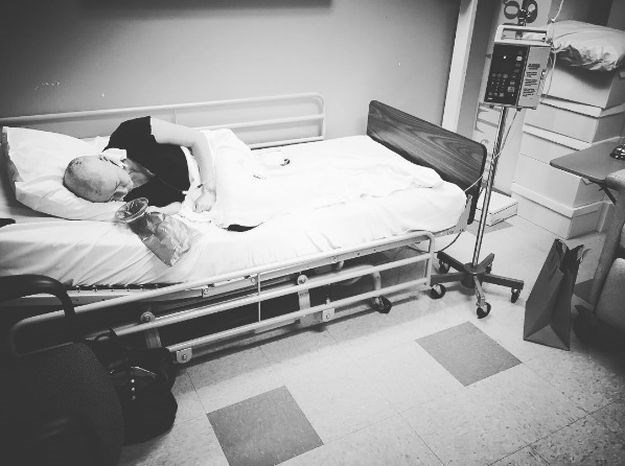 Zvijezda Beverly Hillsa šokirala obožavatelje fotkom iz bolničke postelje