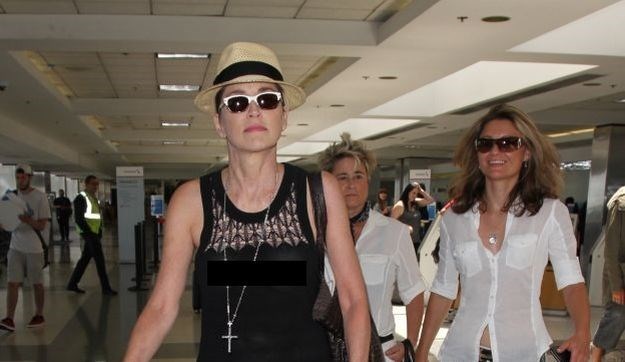FOTO Sharon Stone ni u 59. godini ne nosi grudnjak ispod prozirne majice