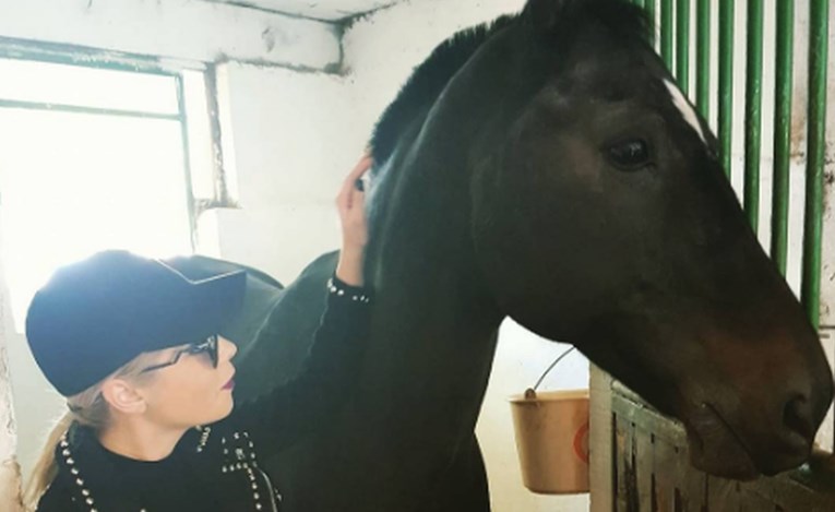 VIDEO Andrea Šušnjara prvi put zajahala konja, a jedan detalj je nasmijao mnoge