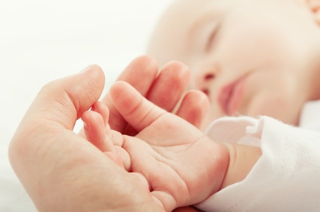 Beba neprestano doji: Kada se zabrinuti?