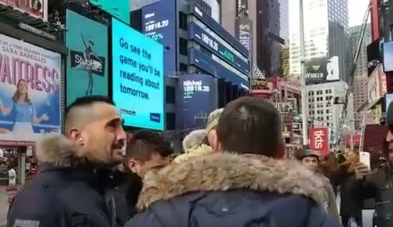 VIDEO Šibenska klapa zapjevala usred New Yorka i oduševila Amerikance