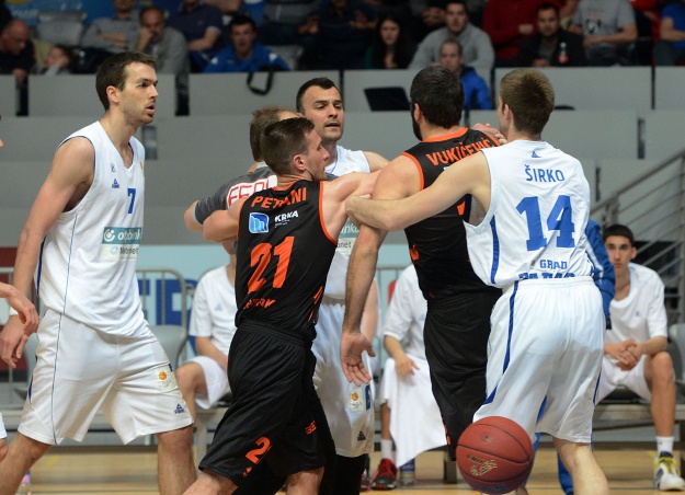 Cibona i dalje bez poraza, Zadru dalmatinski derbi protiv Šibenika