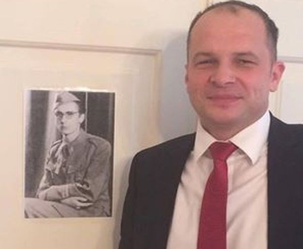 Bauk nastavlja provocirati HDZ-ovce, objavio sliku partizana Tuđmana iz svog ureda
