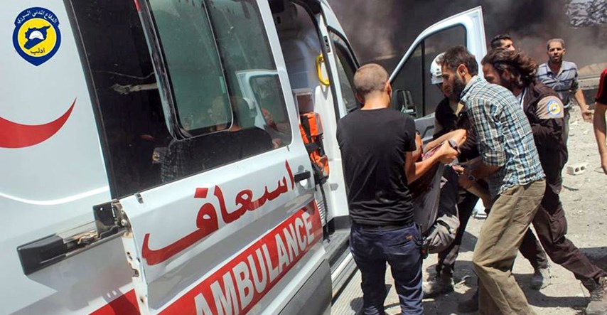 Najmanje 100 mrtvih u napadu u kojem je bombardirana sirijska bolnica, sumnja se na kemijski otrov