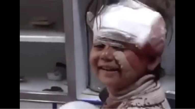 VIDEO Teško ranjena djevojčica preživjela napad u kojem je bombaš namamio djecu slatkišima