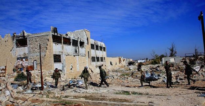 Bitka za ključni logistički centar IS-a: SAD dostavio novu pošiljku oružja sirijskim borcima