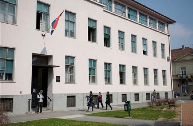 Dobila 3,5 godina zatvora jer je nasmrt izbola nožem nasilnog supruga koji ju je napao lopatom