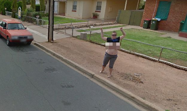Pokazala svoje velike sise Google Street Viewu: "Sve one ravne k´o daske su ljubomorne na mene"