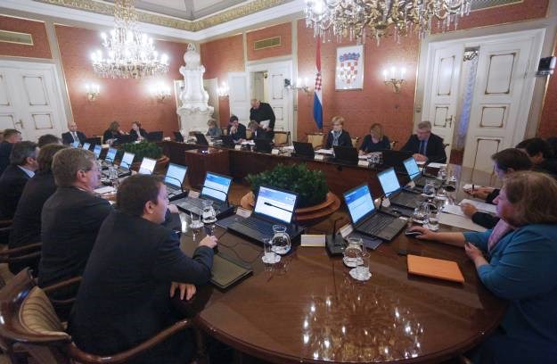 Na posljednjoj sjednici Vlade ministri su pljeskali i Milanoviću i sami sebi