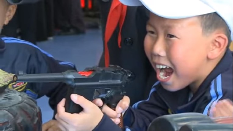 Djeca u propagandnom kampu Sjeverne Koreje: "Jako sam sretan dok ubijam Amerikance"