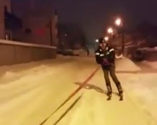 Kome treba Sljeme: Pogledajte kako je ovaj avanturist skijao po ulicama Velike Gorice