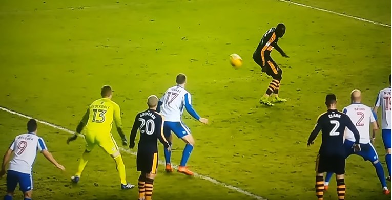 Ni sam ne zna kako ga je zabio: Pogledajte urnebesni gol kojim se Newcastle izvukao iz poraza u derbiju