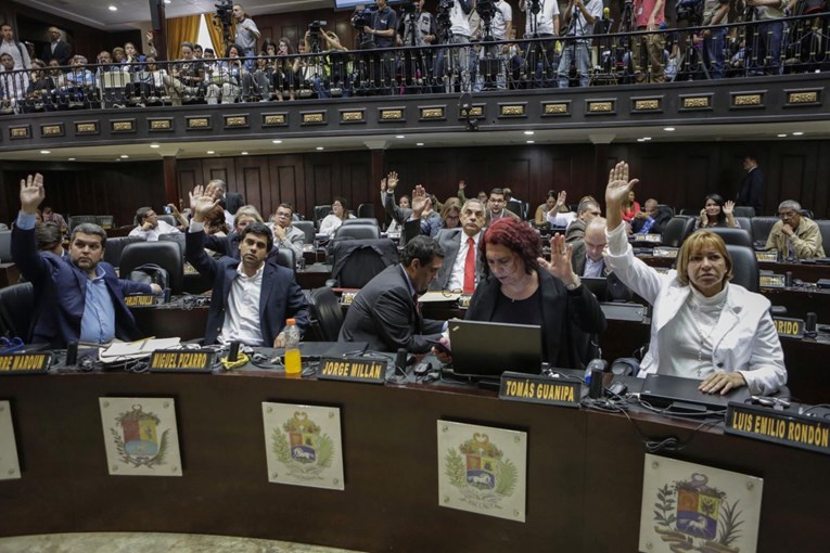 Madurova skupština u Venezueli želi suditi oporbi "zbog izdaje"