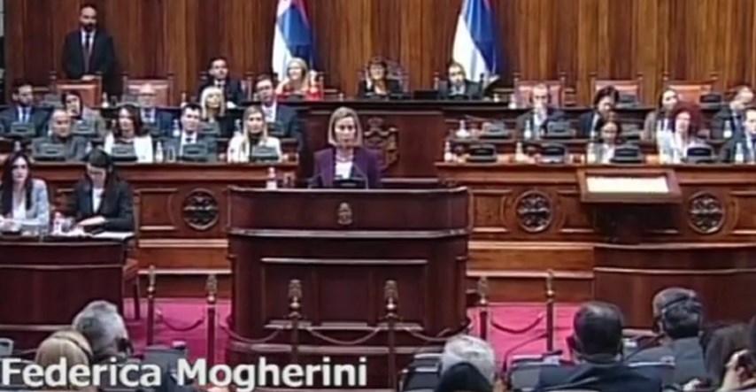 Potpuni kaos u srpskom parlamentu: Šešelj i radikali divljanjem i vikom prekidali govor gošće iz EU