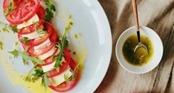 Jednostavna salata s mozzarellom i neobičnim, zdravim dodatkom