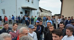 VIDEO, FOTO Bijesni građani pred policijom u Slatini nakon krvavog napada: "Mi smo za njih Šiptari s Kosova"