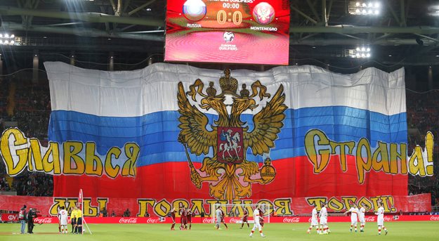 Slavlje u Moskvi uz ogroman transparent - "Slava Rusiji"