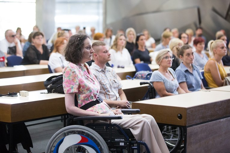 Samo tri ministarstva ispunila obvezu zapošljavanja osoba s invaliditetom