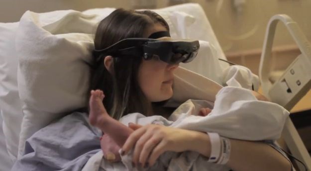 Trenutak u kojem gotovo slijepa majka prvi put vidi svoje dijete