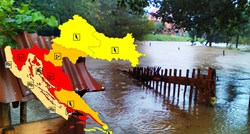 Srušen rekord oborina iz 19. stoljeća, Ogulin čeka nova poplava, na Jadranu pijavice i tuča