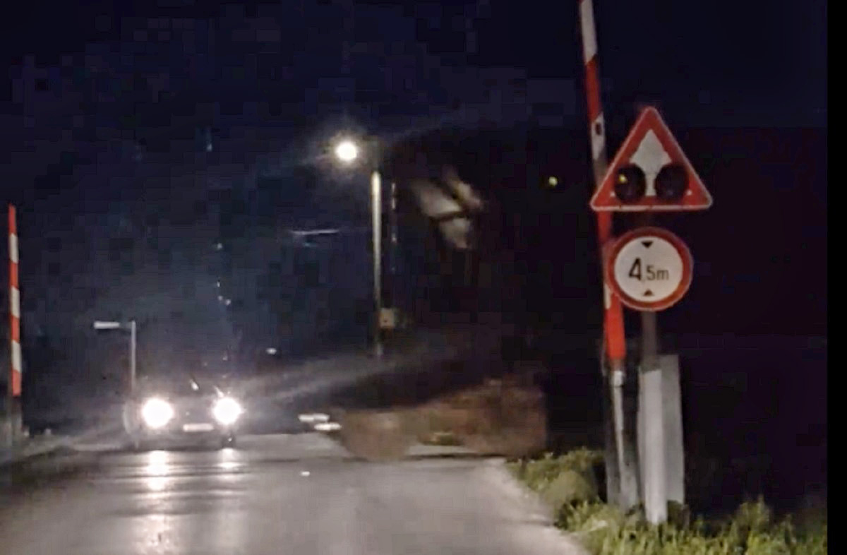 Vlakovi prolaze, a rampe su dignute. Jesu li u HŽ-u normalni?