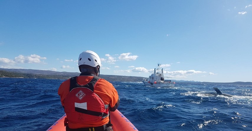 FOTO Nesreća na moru: Bura prevrnula tri jedrilice kod Brača, jedna je potonula