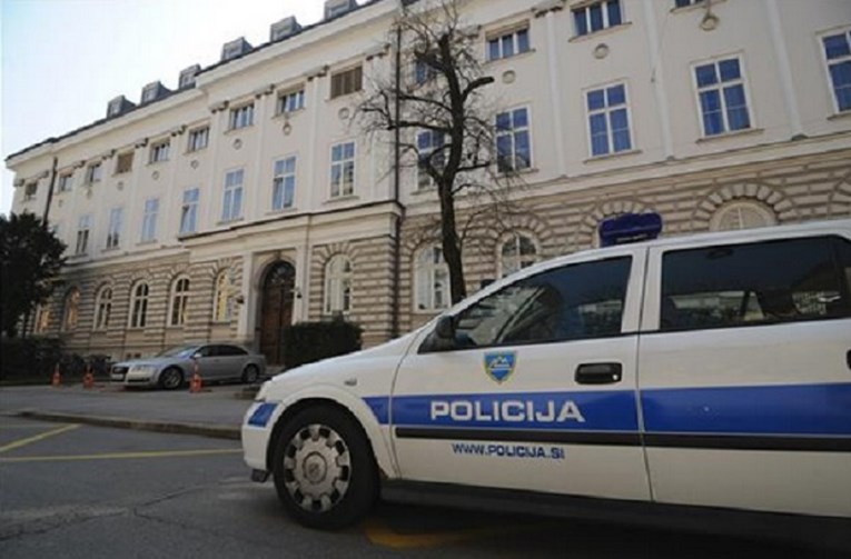 Hrvat izazvao tešku nesreću u Sloveniji, sudario se s policijom, četiri osobe ozlijeđene
