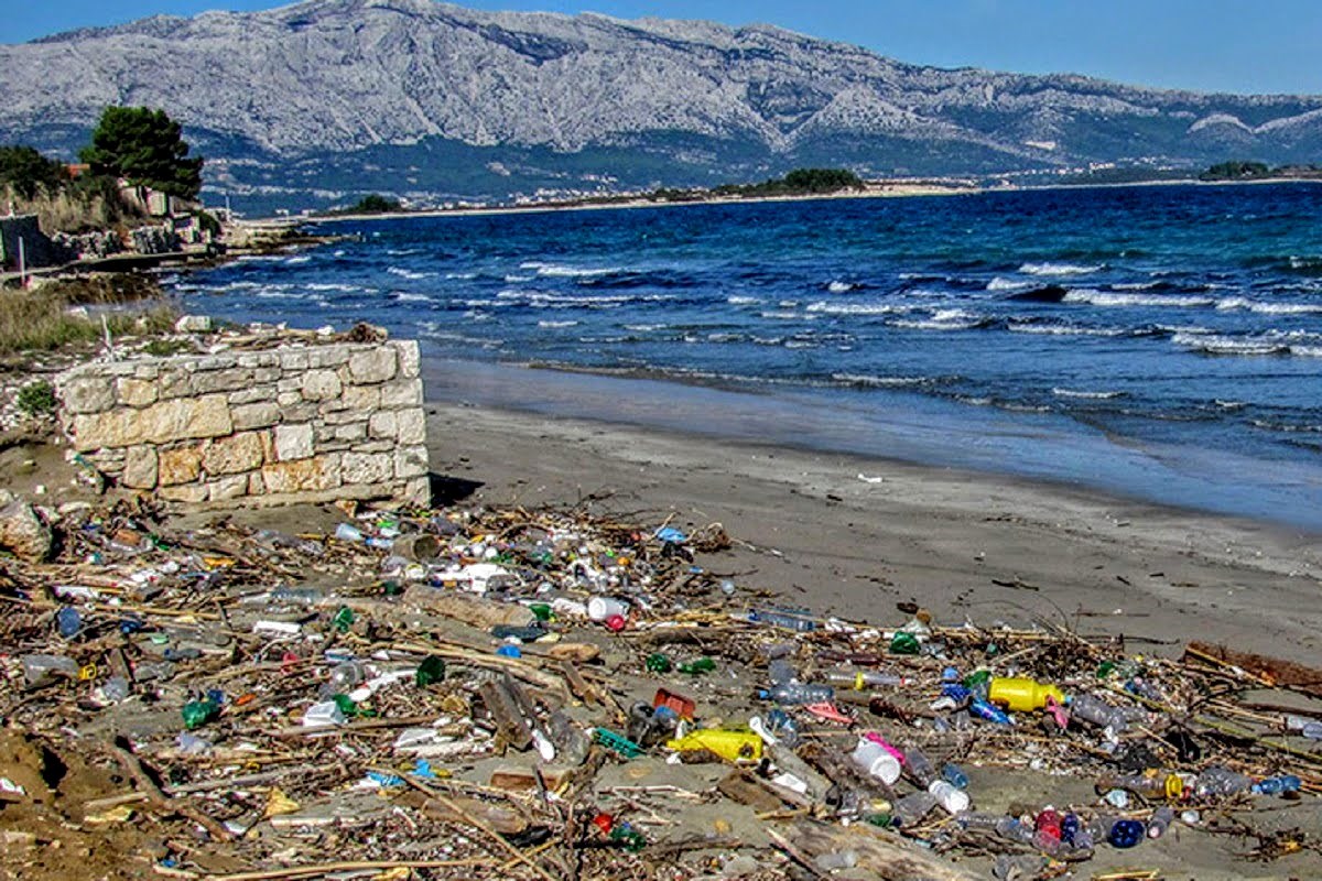 Jug Hrvatske zatrpan smećem: "Full of life? Mislite full of shit"