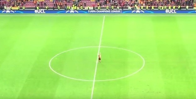 Video za naježiti se: Wesley Sneijder predvodi navijanje navijača Galatasaraya