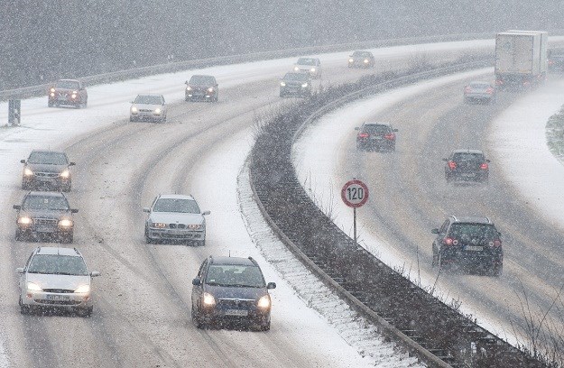 Snijeg paralizirao Hrvatsku: Kaos u prometu, zatvorene ceste, uvedena brojna ograničenja
