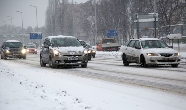 HAK: A1 i A6 otvorene za sva vozila, a zbog snijega se otežano vozi diljem zemlje